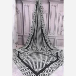 روسری نخ طرح مایایه سفید مشکی دوردوز ابعاد 140 در 140