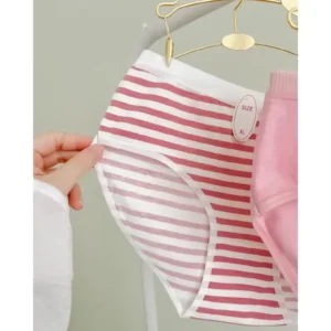 شورت عروسکی نخی طرح توت فرنگی صورتی پک 3 عددی سایز Large برند M&N
