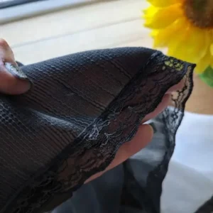 تل اسکارف مجلسی حریر ژولی مشکی و سفید دور دانتل دوزی شده