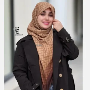 روسری نخی کاستوم طرح گوچی زمینه نسکافهای حاشیه قهوهای قواره 110