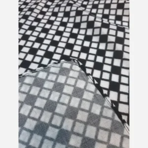 روسری نخ طرح مایایه سفید مشکی دوردوز ابعاد 140 در 140