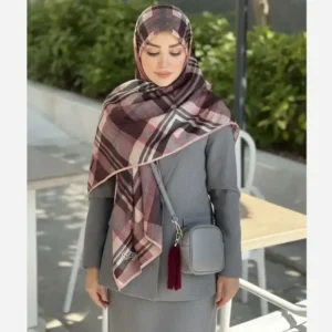 روسری نخی کاستوم طرح مونا چهارخونه قواره بزرگ 140 سانتیمتر دور چرخ دوز