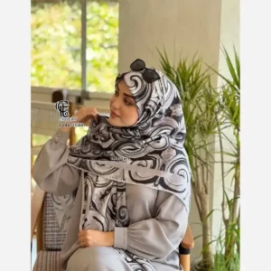 روسری نخ کاستوم طرح مانلی قواره بزرگ 140 سانتیمتر طوسی مشکی